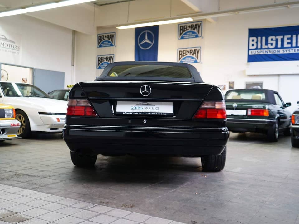 Image 31/36 of Mercedes-Benz E 320 (1995)