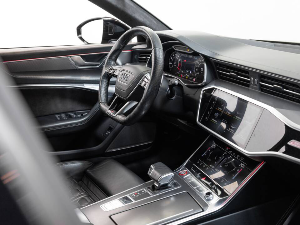 Image 21/40 of Audi RS6 Avant (2019)