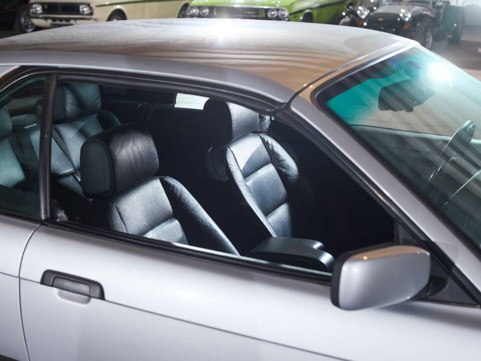 Immagine 22/27 di BMW 328i (1995)