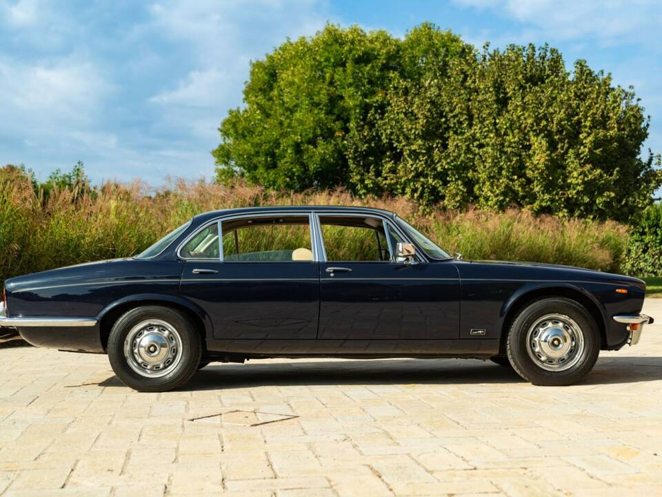 Bild 14/50 von Jaguar XJ 4.2 (1978)