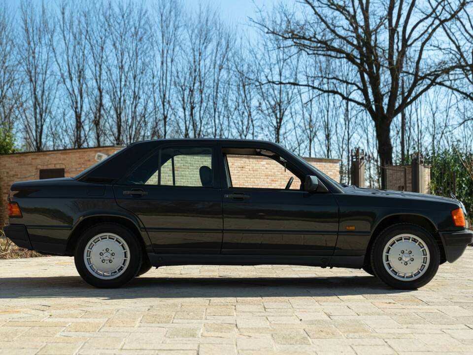 Imagen 4/50 de Mercedes-Benz 190 E (1988)