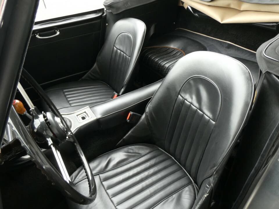 Imagen 10/23 de Austin-Healey 3000 Mk III (BJ8) (1966)