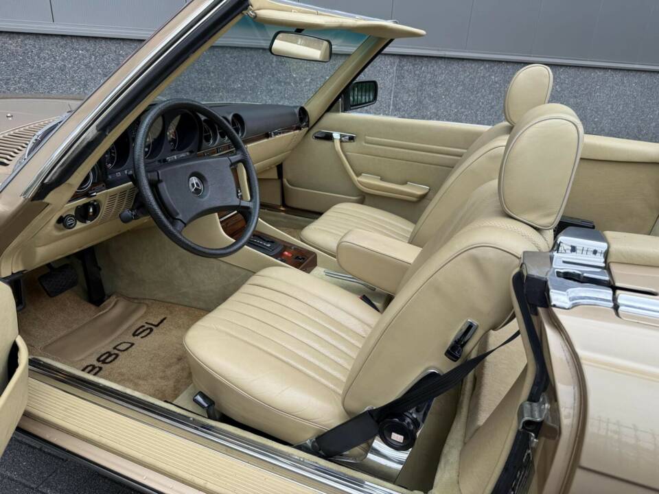 Obraz 31/50 pojazdu Mercedes-Benz 380 SL (1983)