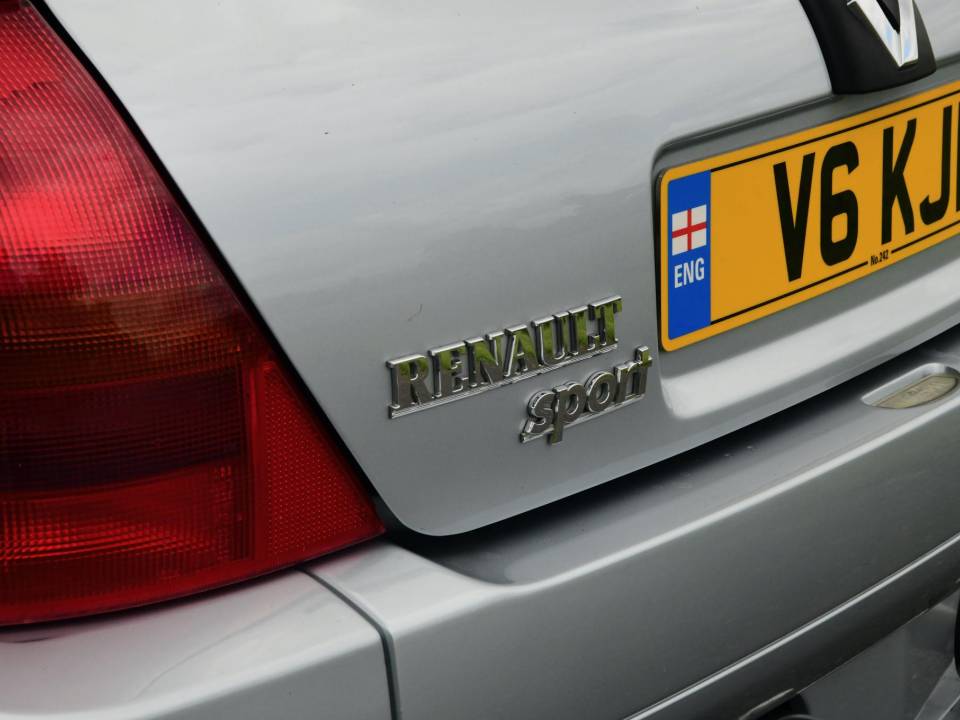 Image 27/50 of Renault Clio II V6 (1900)