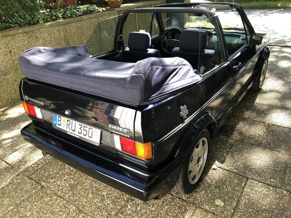 Immagine 17/39 di Volkswagen Golf Mk I Convertible 1.8 (1991)