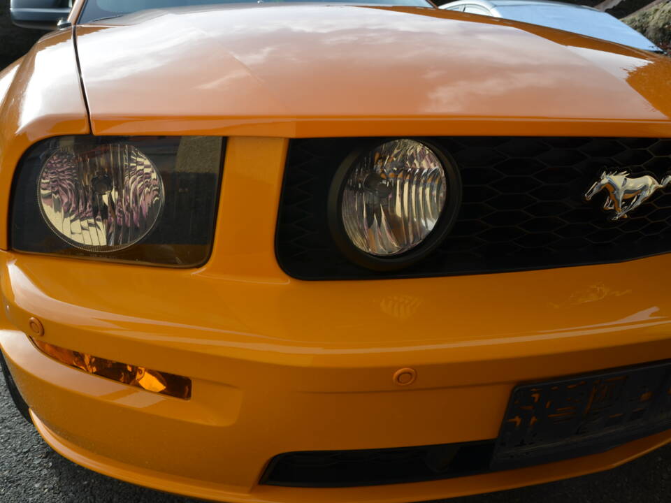 Imagen 12/18 de Ford Mustang V6 (2006)