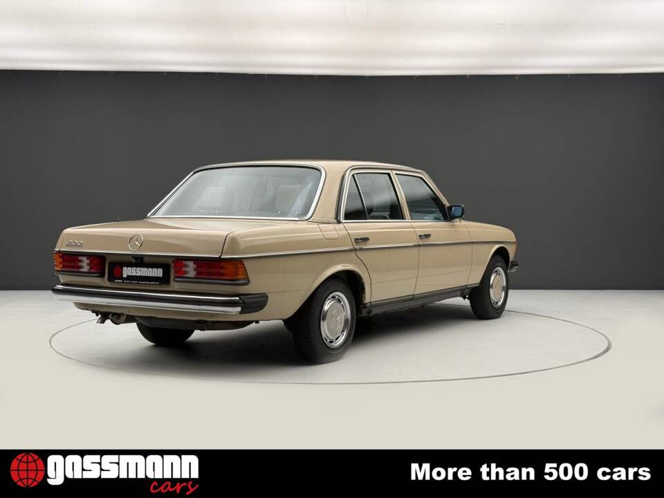Image 8/15 de Mercedes-Benz 200 (1983)
