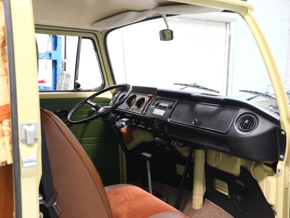 Afbeelding 13/36 van Volkswagen T2b Westfalia (1974)