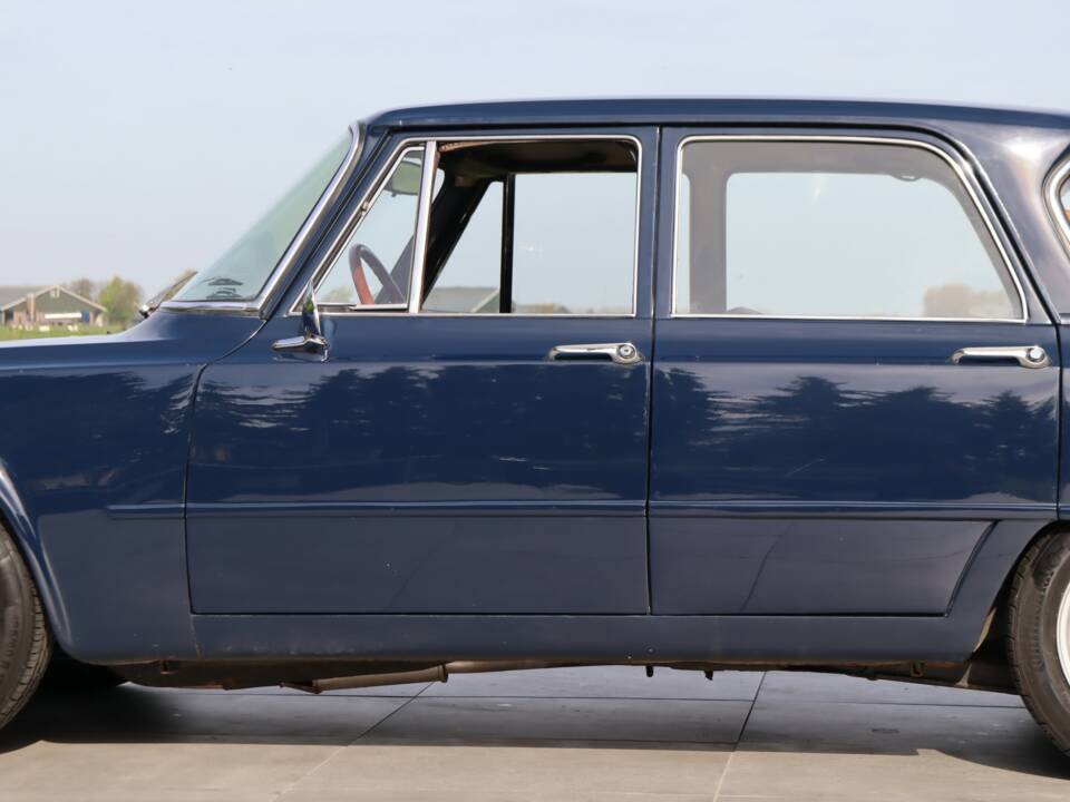 Image 32/50 of Alfa Romeo Giulia Nuova Super 1600 (1978)