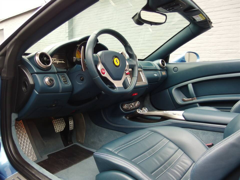 Image 21/49 of Ferrari California (2010)