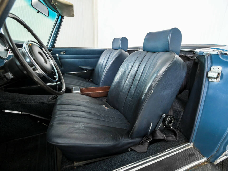 Image 12/50 of Mercedes-Benz 280 SL (1969)