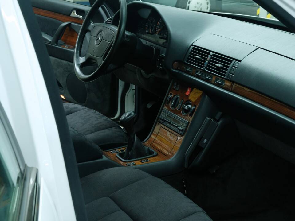 Bild 30/50 von Mercedes-Benz 300 SE (1992)