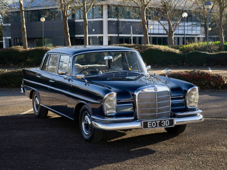 Image 1/29 de Mercedes-Benz 220 SE b (1966)