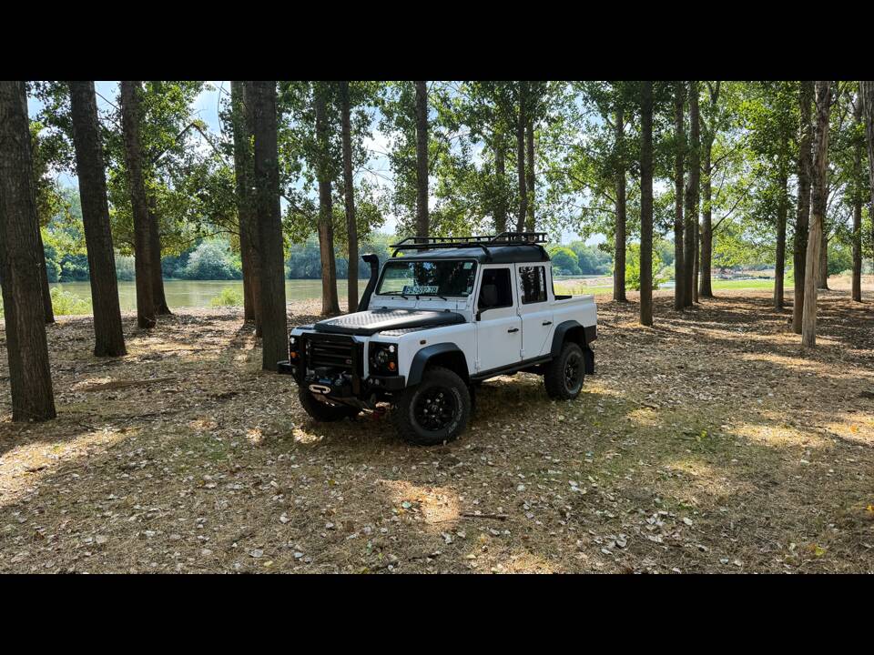 Image 2/6 de Land Rover Defender 110 (2005)