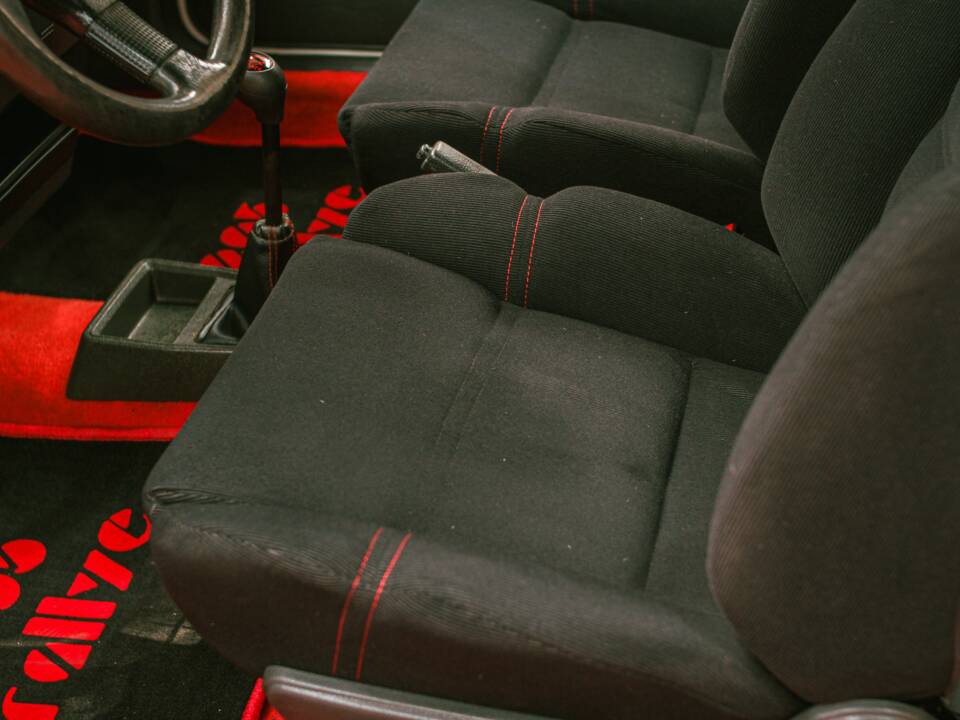 Imagen 24/47 de Peugeot 205 Rallye 1.3 (1989)