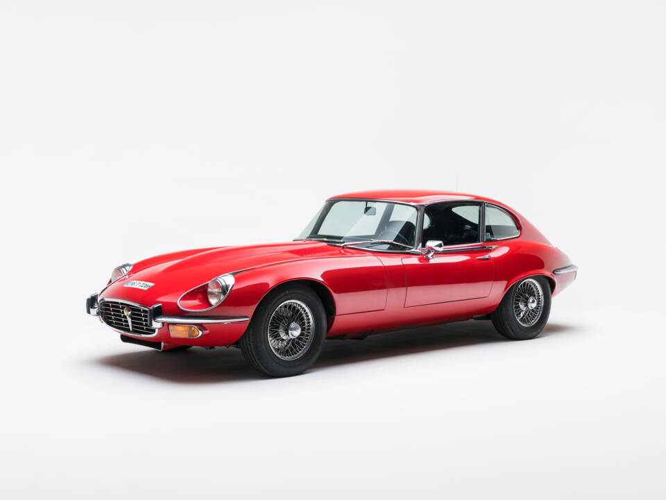 Image 1/5 of Jaguar E-Type V12 (2+2) (1973)