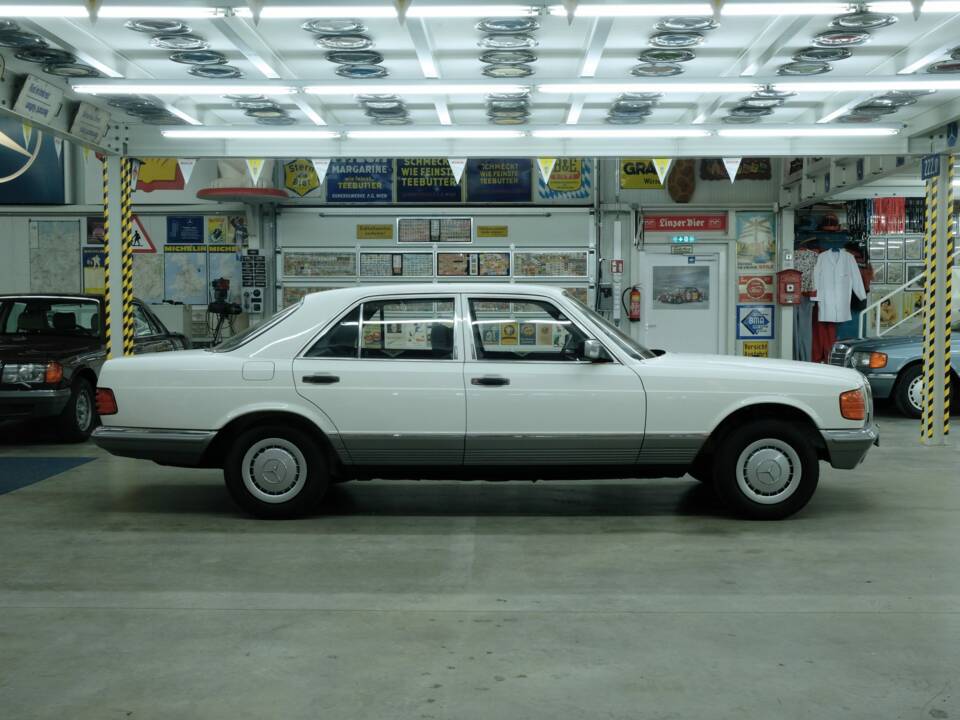 Bild 50/50 von Mercedes-Benz 280 S (1981)