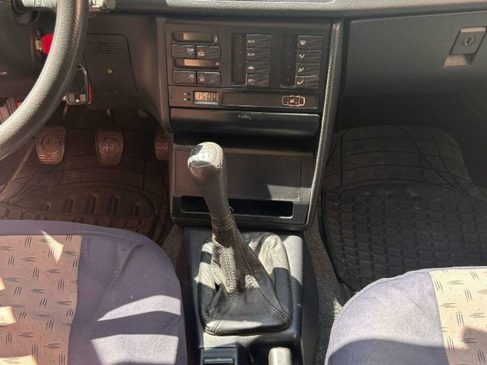 Imagen 5/10 de Alfa Romeo 155 1.7 Twin Spark (1995)