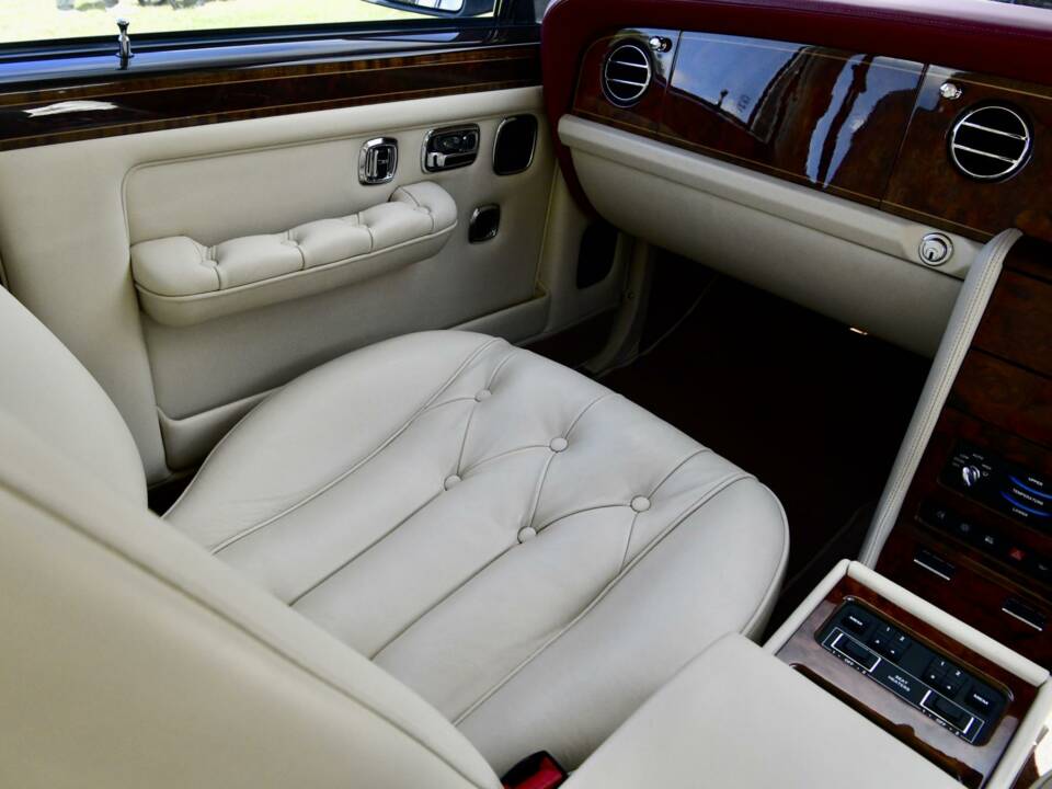 Image 50/50 of Rolls-Royce New Silver Dawn (1997)