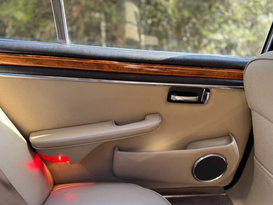 Immagine 19/41 di Jaguar XJ 12 (1990)