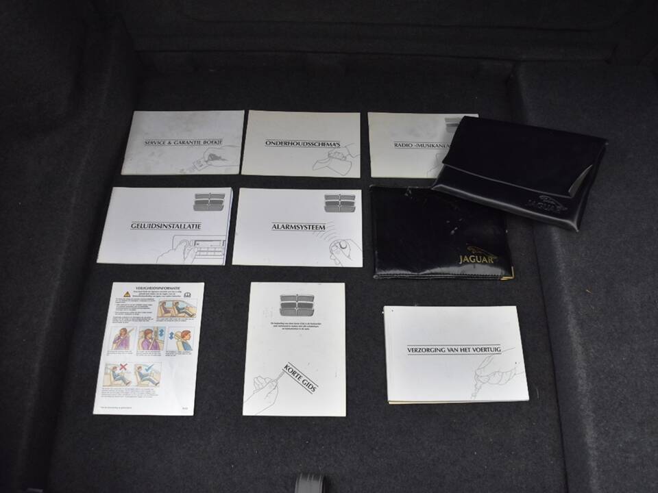 Image 36/40 of Jaguar XJ 6 4.0 Sovereign (1995)