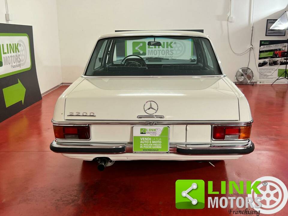 Image 5/10 of Mercedes-Benz 220 D (1972)