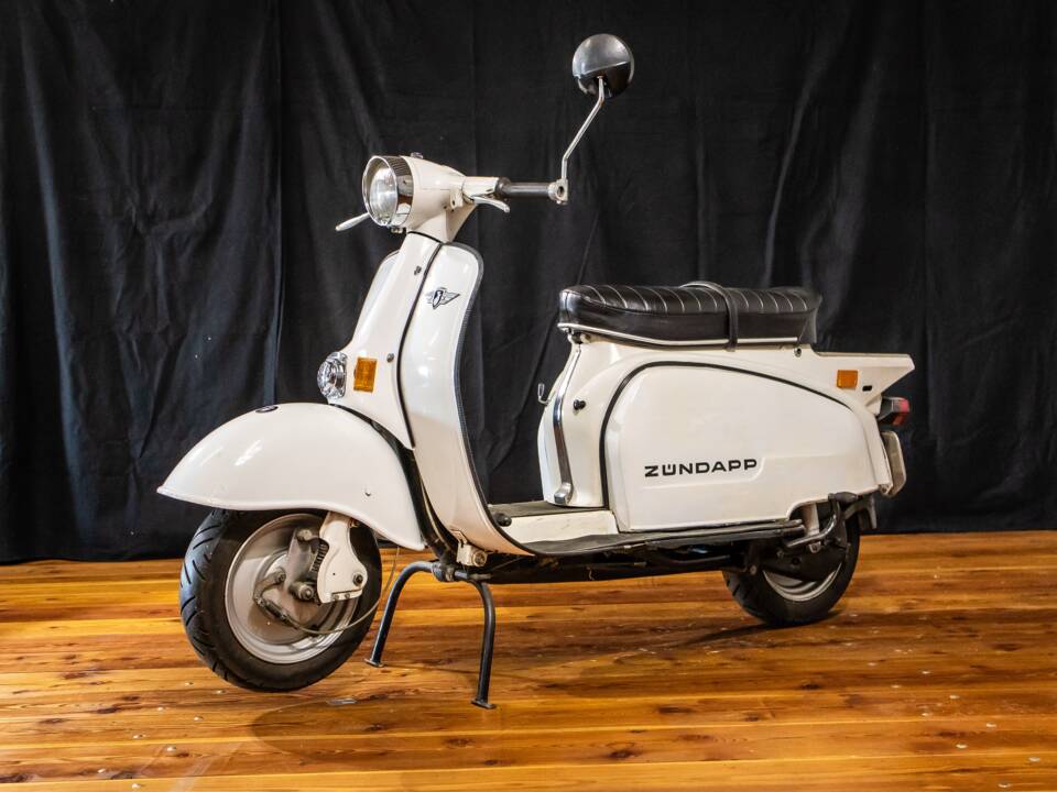 Image 1/12 de Zündapp R 50 (1977)