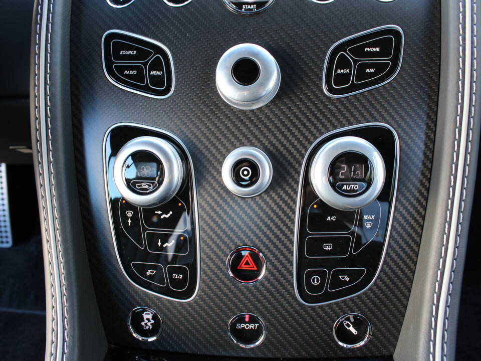 Bild 34/47 von Aston Martin DB 9 GT &quot;Bond Edition&quot; (2015)