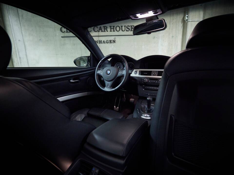 Image 52/100 of BMW M3 (2006)