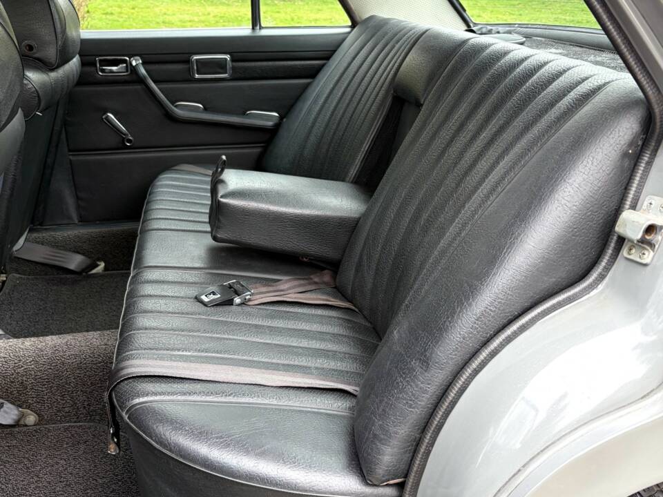 Image 23/24 of Mercedes-Benz 250 (1971)