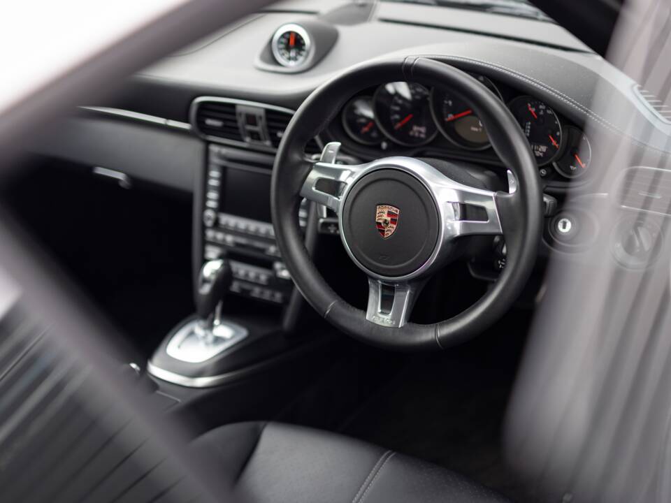Immagine 22/25 di Porsche 911 Carrera GTS (2011)