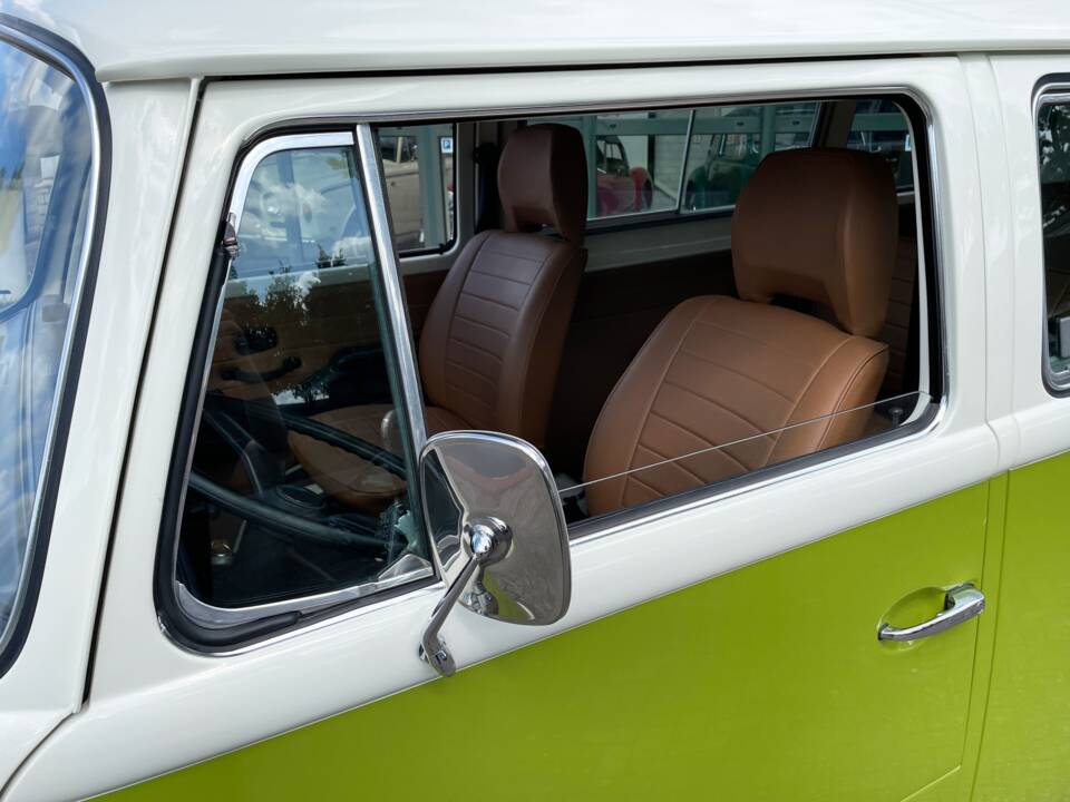 Image 4/73 of Volkswagen T2b Kombi (1978)