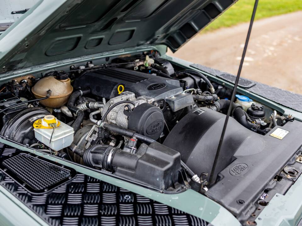 Bild 33/45 von Land Rover Defender 110 (2015)