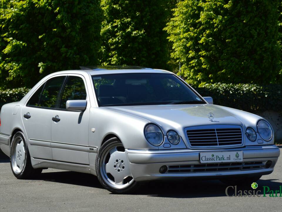 Image 7/50 de Mercedes-Benz E 50 AMG (1996)
