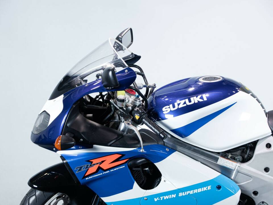 Bild 25/50 von Suzuki DUMMY (1999)