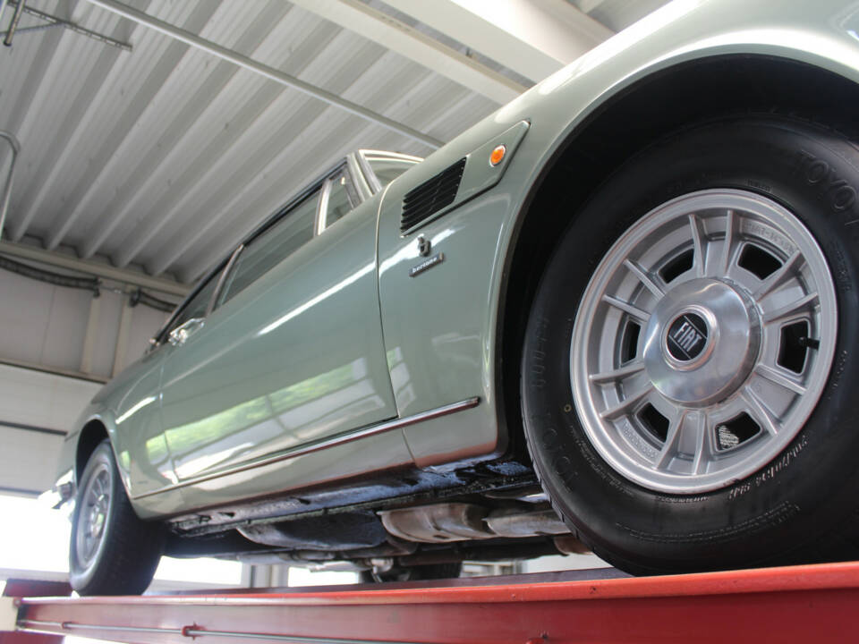 Image 11/50 of FIAT Dino 2400 Coupe (1972)