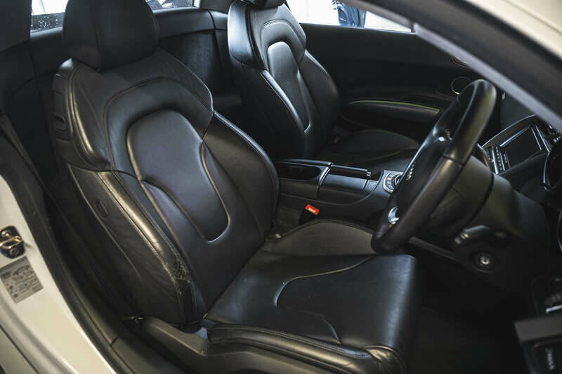 Image 22/38 of Audi R8 V10 (2010)