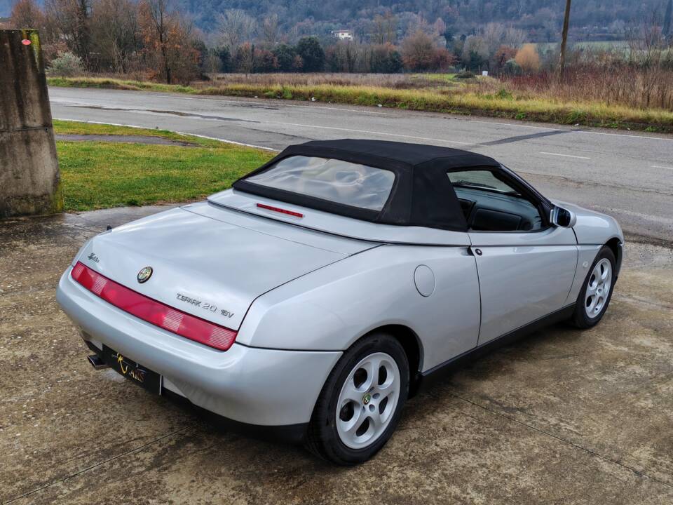 Bild 18/40 von Alfa Romeo Spider 2.0 Twin Spark 16V (1997)