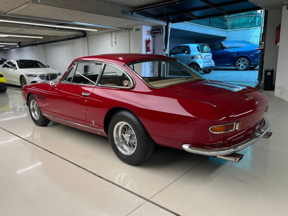 Image 43/50 of Ferrari 330 GT 2+2 (1965)