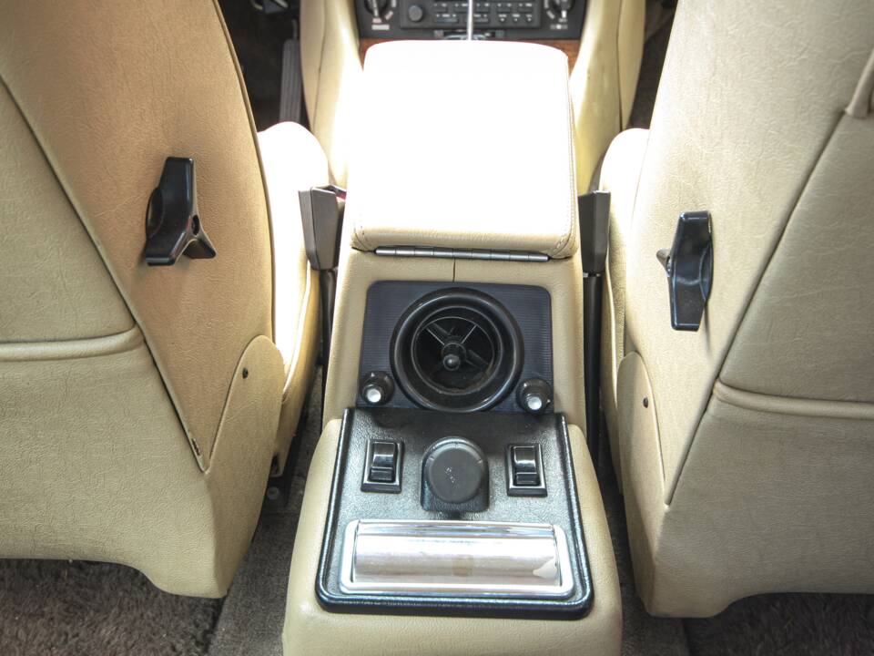 Image 31/44 of Jaguar XJ 12 (1990)