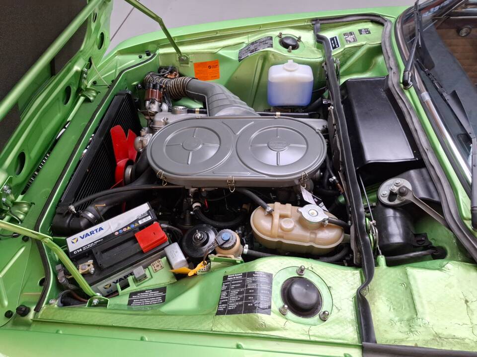 Image 18/43 of BMW 2,5 CS (1975)