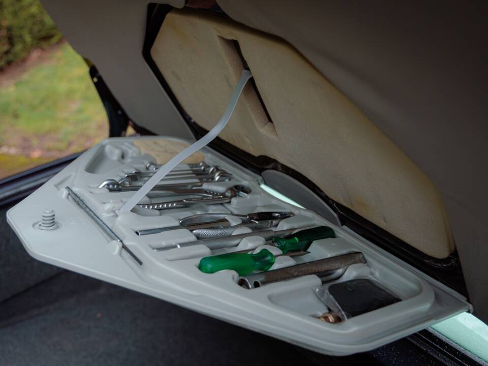 Afbeelding 14/27 van BMW 635 CSi (1989)