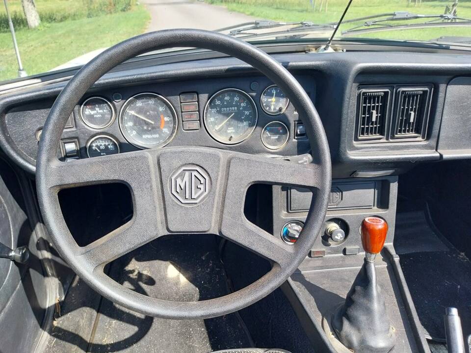 Image 2/8 of MG MGB (1979)