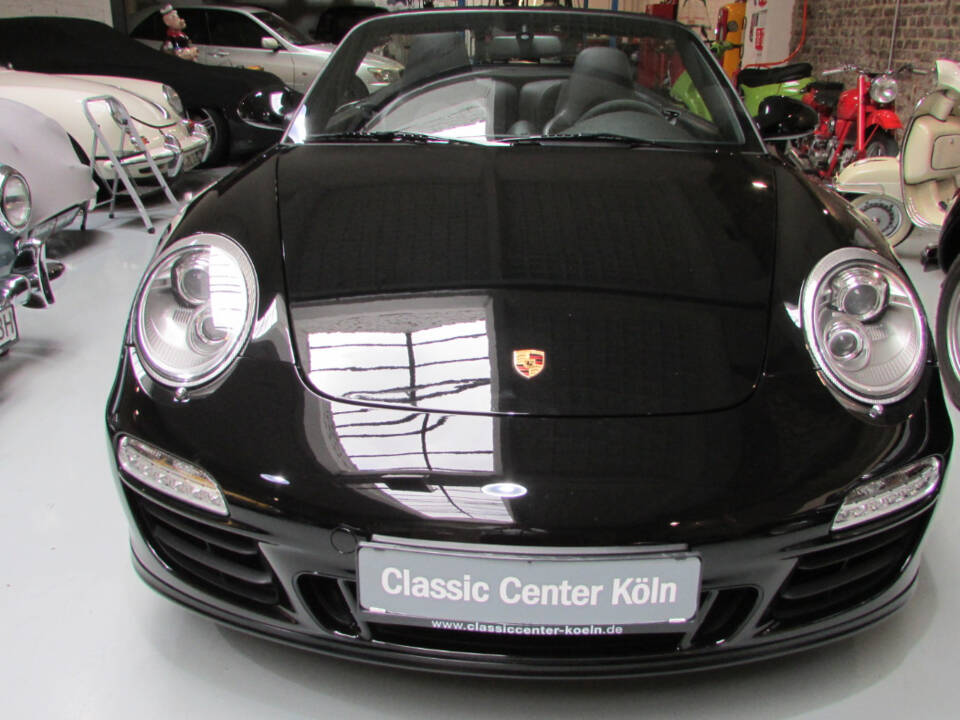 Image 10/14 of Porsche 911 Carrera 4 GTS (2011)