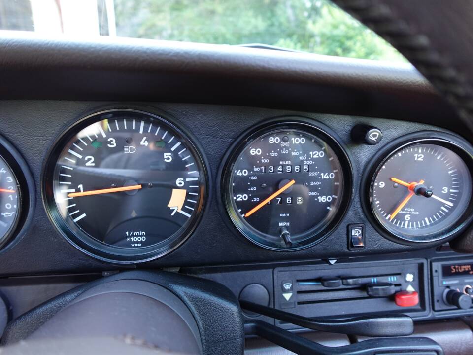 Image 23/40 of Porsche 911 Carrera 3.2 (1986)
