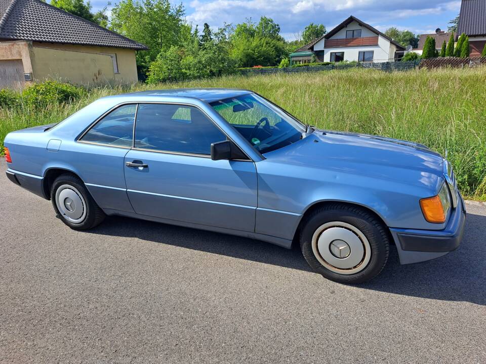 Image 5/12 of Mercedes-Benz 230 CE (1989)
