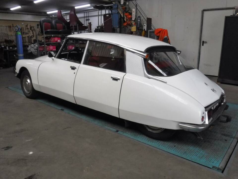 Image 7/50 of Citroën DS 20 A (1972)