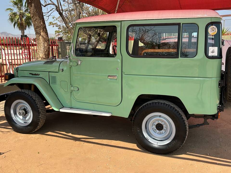 Imagen 2/11 de Toyota Land Cruiser BJ 40 (1978)