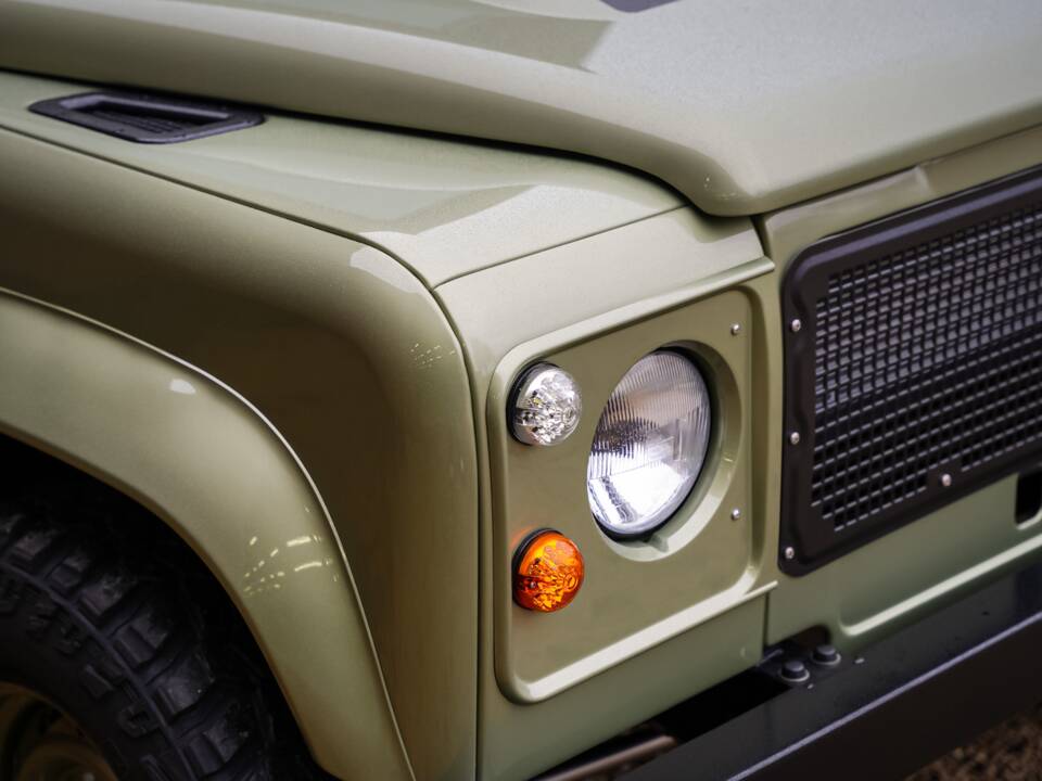 Bild 14/47 von Land Rover 90 (1990)