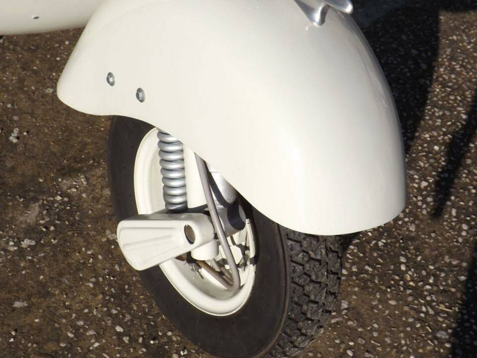 Image 32/50 of Piaggio Vespa 150 (1956)